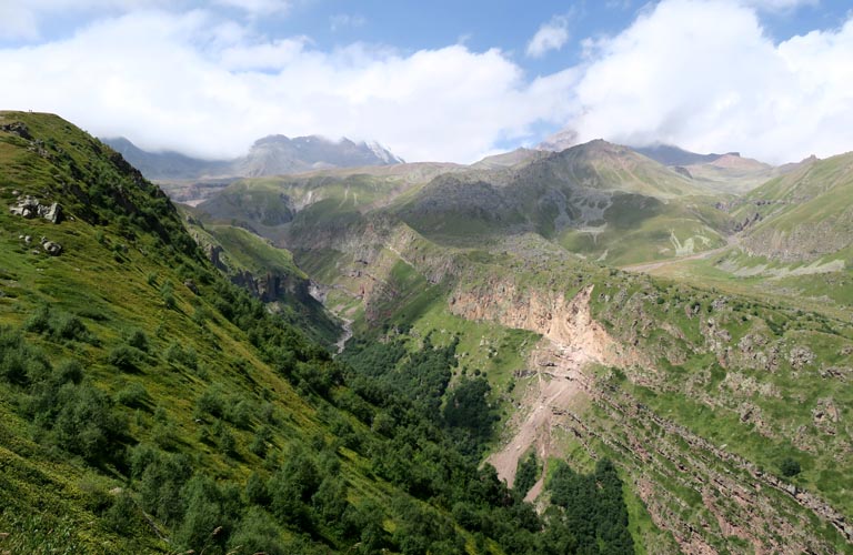 Stepantsminda Wandern Bergsteigen Kasbek Mount Kazbek Georgien Kaukasus Reisebericht